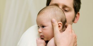 Cách chăm sóc trẻ sơ sinh mà các bố cần biết