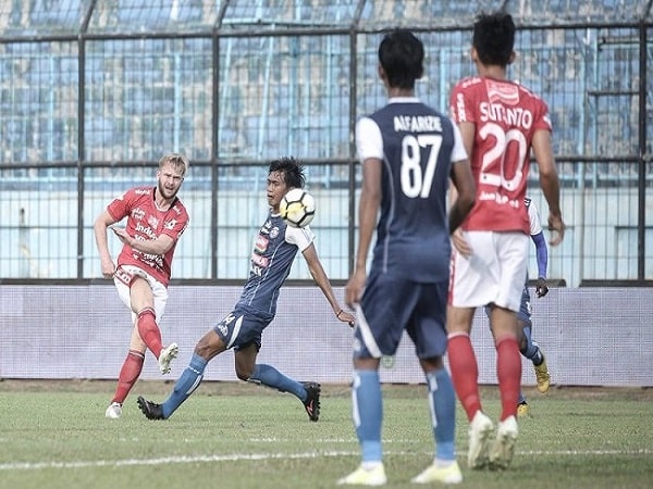 Arema_vs_Bali_United-min
