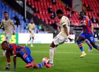 VAR 2 lần cứu MU khỏi bàn thua trước Crystal Palace