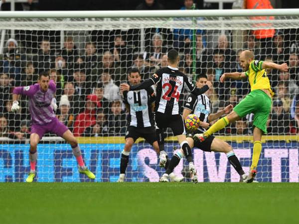 Tin bóng đá 1/12: Newcastle hòa tiếc nuối trong trận "chung kết ngược"