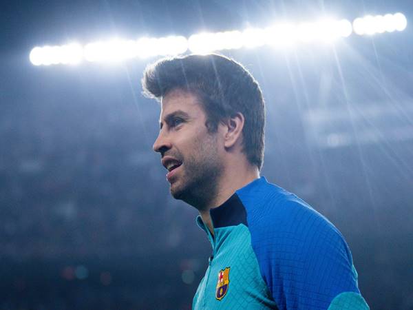 Tin Barca 4/11: Pique tặng luôn Barcelona số lương còn nợ