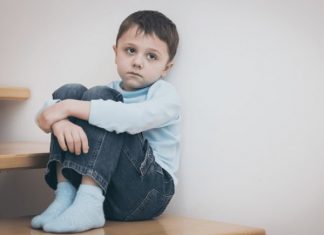 Bệnh tự kỷ là gì? Cha mẹ nên làm gì để đồng hành cùng trẻ tự kỉ?