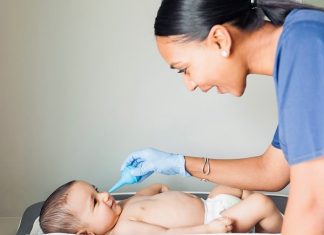 Cách rửa mũi cho trẻ sơ sinh đúng cách, hiệu quả, an toàn