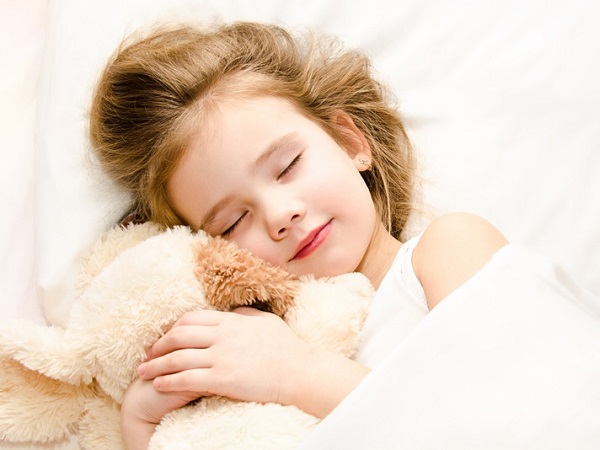 Mẹo dân gian giúp trẻ ngủ sâu giấc, không quấy khóc từ chuyên gia
