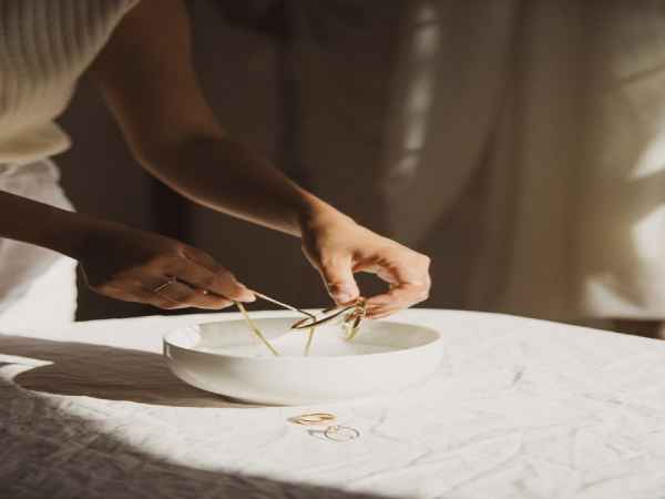 Cách làm sáng vàng tây bằng baking soda