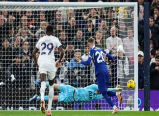 Bóng đá Anh ngày 7/11: Chelsea cân bằng kỉ lục của MU trước Spurs