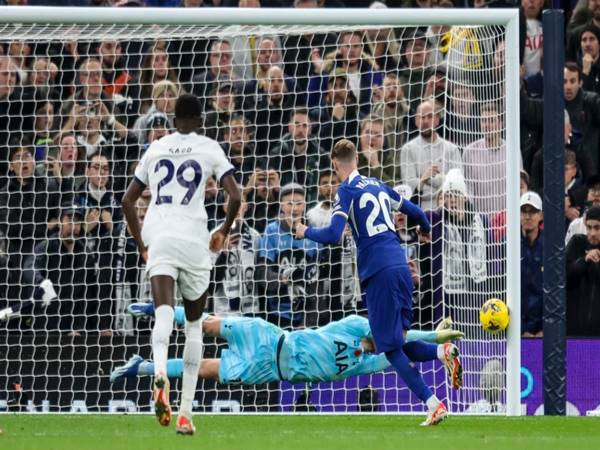 Bóng đá Anh ngày 7/11: Chelsea cân bằng kỉ lục của MU trước Spurs