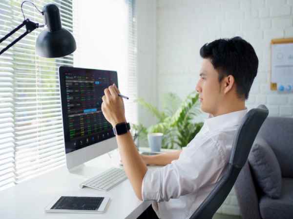 nên đầu tư trái phiếu hay cổ phiếu