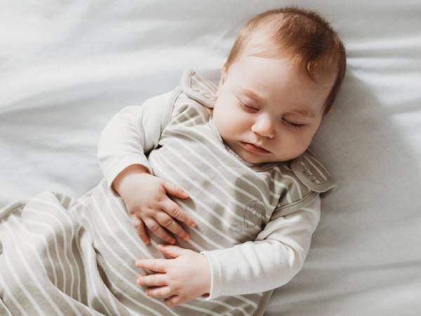 Tổng quan về giấc ngủ của trẻ 2 tháng tuổi, trẻ 2 tháng ngủ bao nhiêu là đủ? 