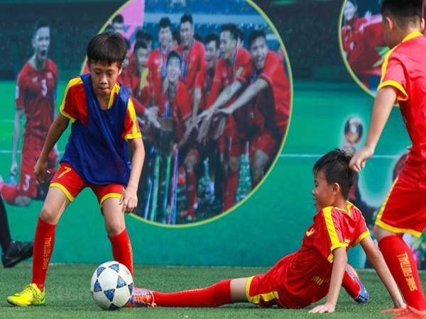 Cách phát triển tư duy chiến thuật cho cầu thủ trẻ