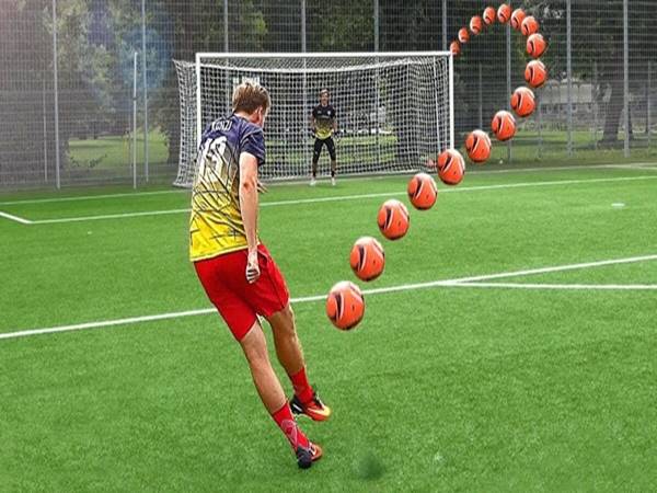 Hướng dẫn cách sút bóng xoáy vào góc hiểm khung thành