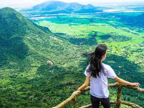 cách di chuyển lên Núi Cấm