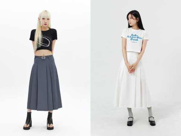Chân váy xếp ly dài kết hợp cùng áo croptop ôm
