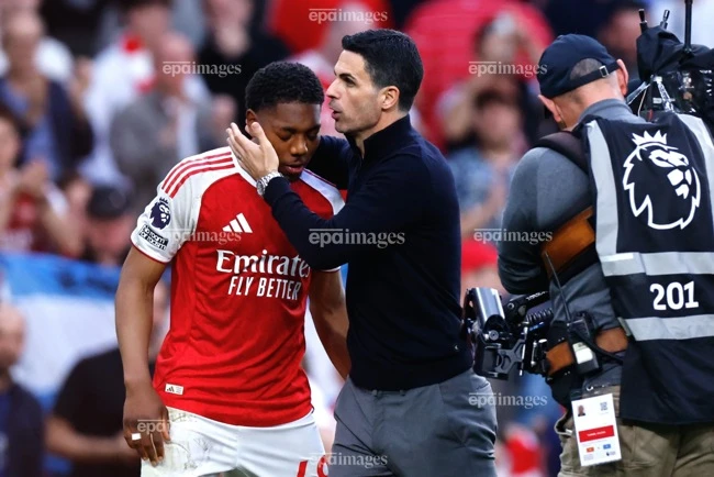Vì sao Arsenal có thể mất ngôi đầu dù bằng điểm?